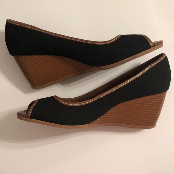 naturalizer peep toe wedge